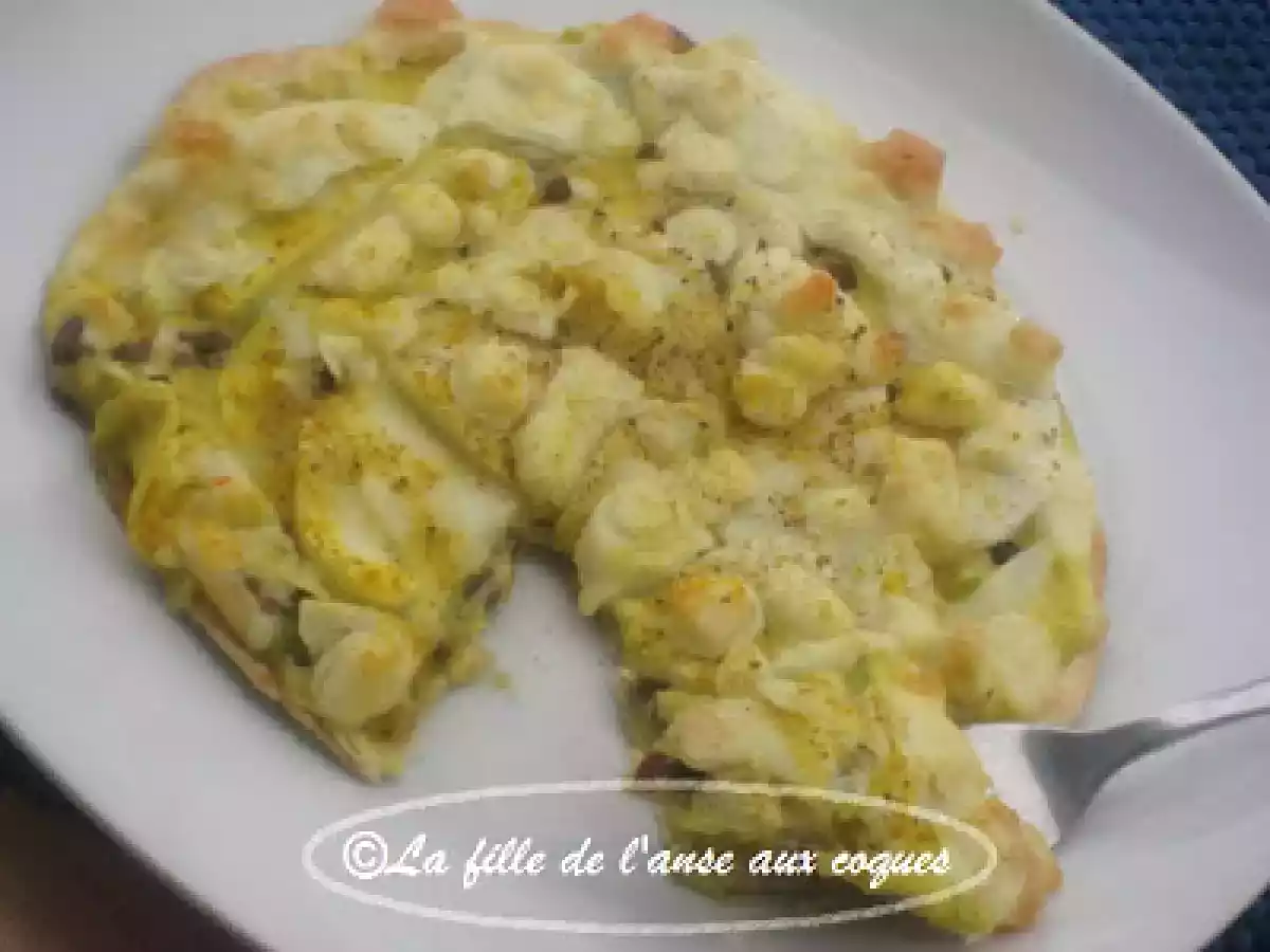 PIZZA CRÉMEUSE AU ST-PAULIN, AUX NOIX ET AU CARI