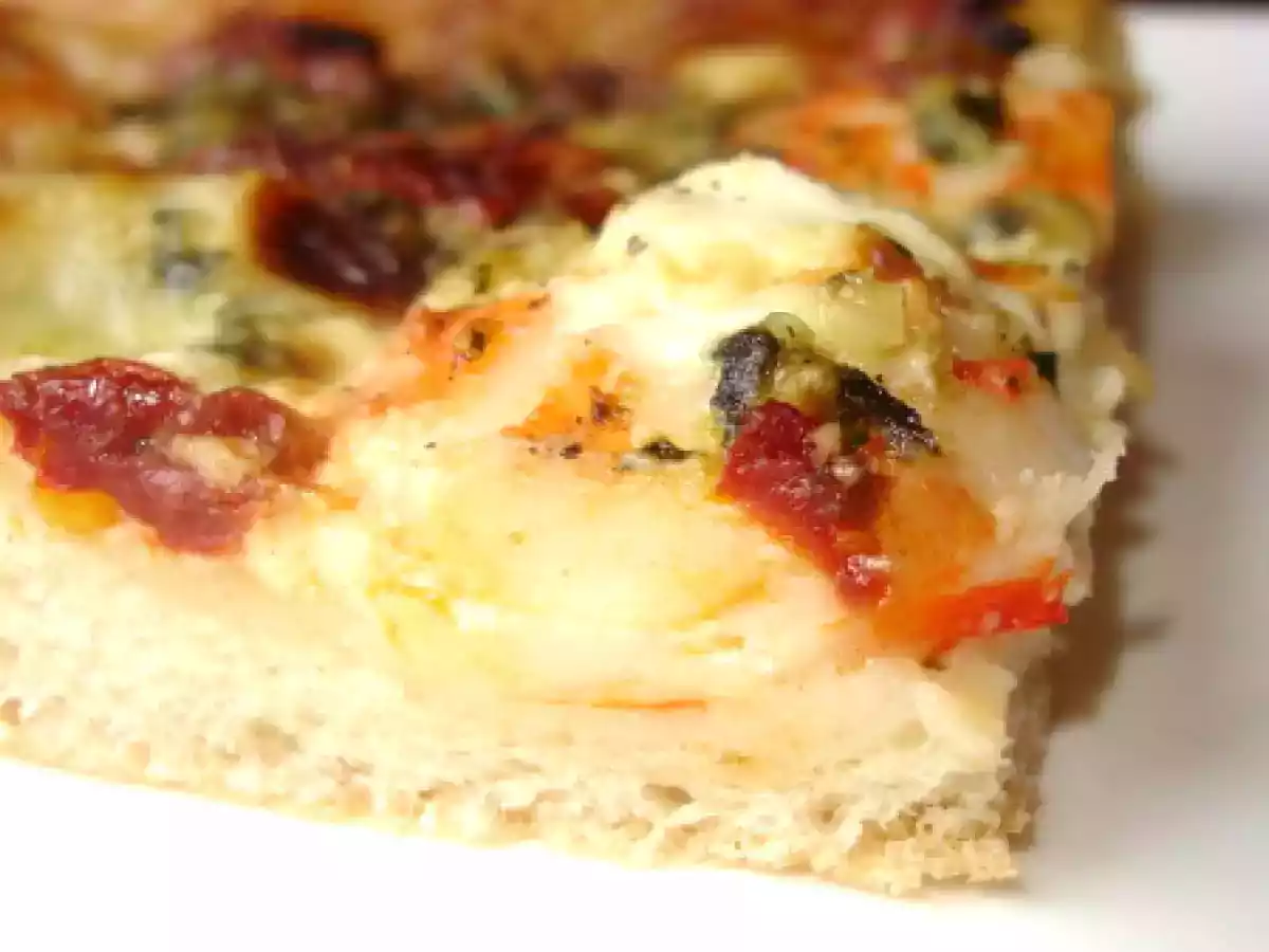 PIZZA CREVETTES, TOMATES CONFITES ET PESTO