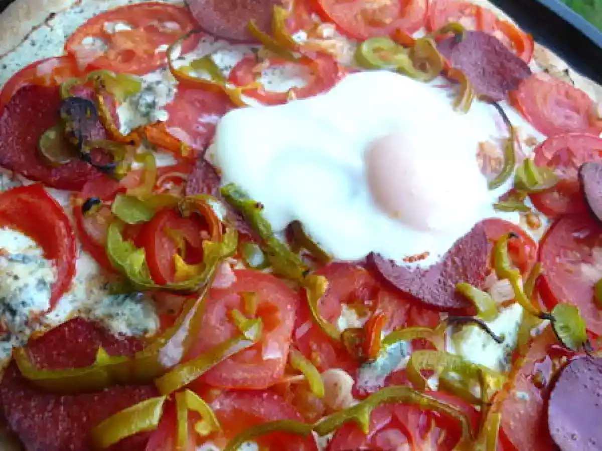 Pizza express au fromage à tartiner et saucisse autrichienne