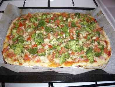 Pizza jambon brocoli