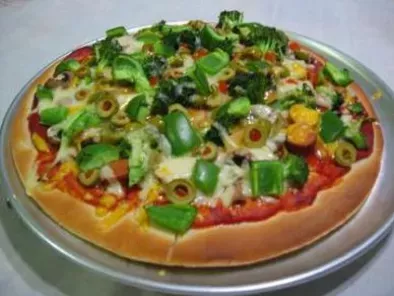 Pizza maison aux saucisses végétariennes