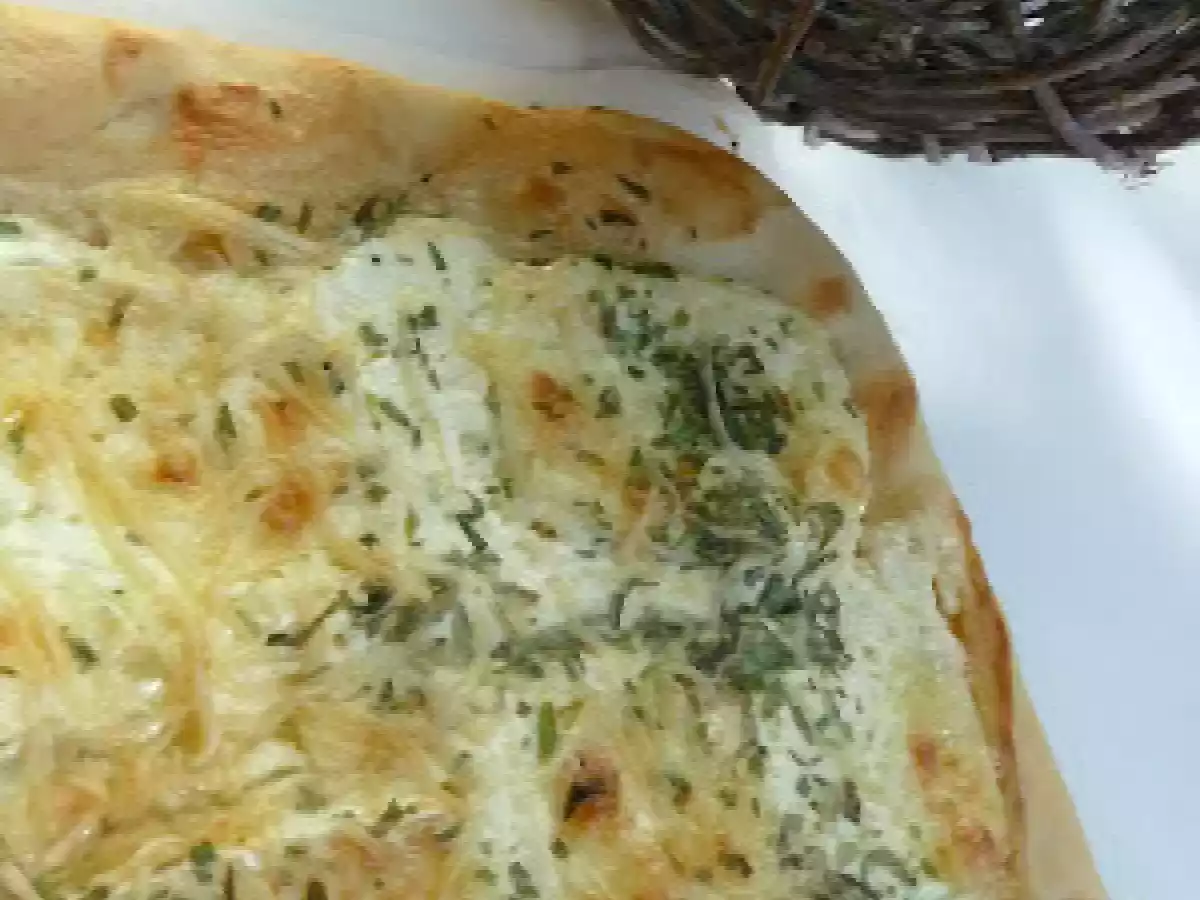 Pizza moutarde, brie, estragon