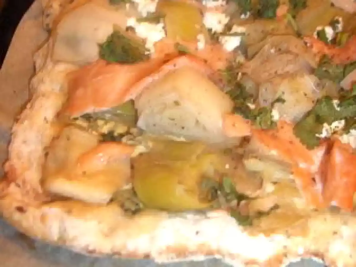 Pizza poireau, saumon, feta