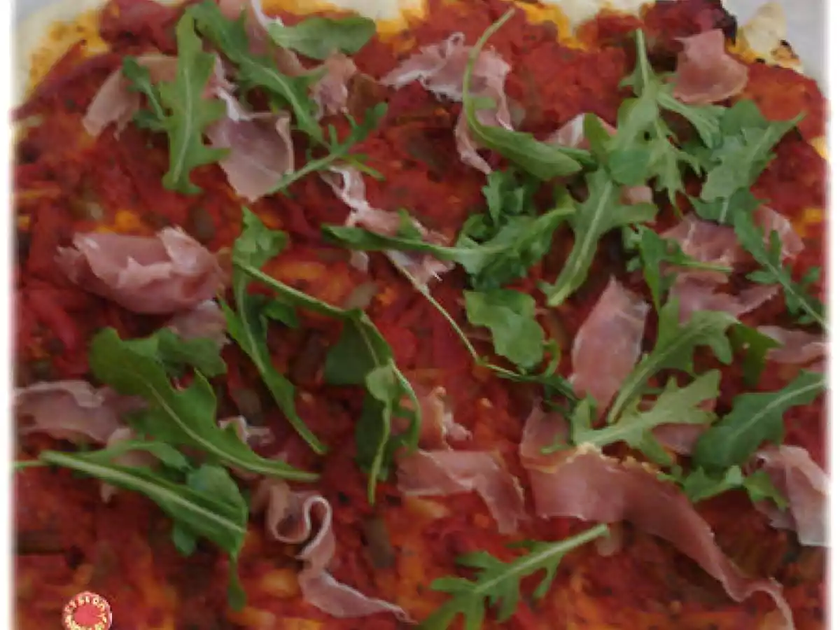 Pizza poivrons roquette jambon