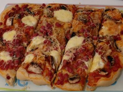 Pizza Reine : Jambon-Champignons-Mozzarella