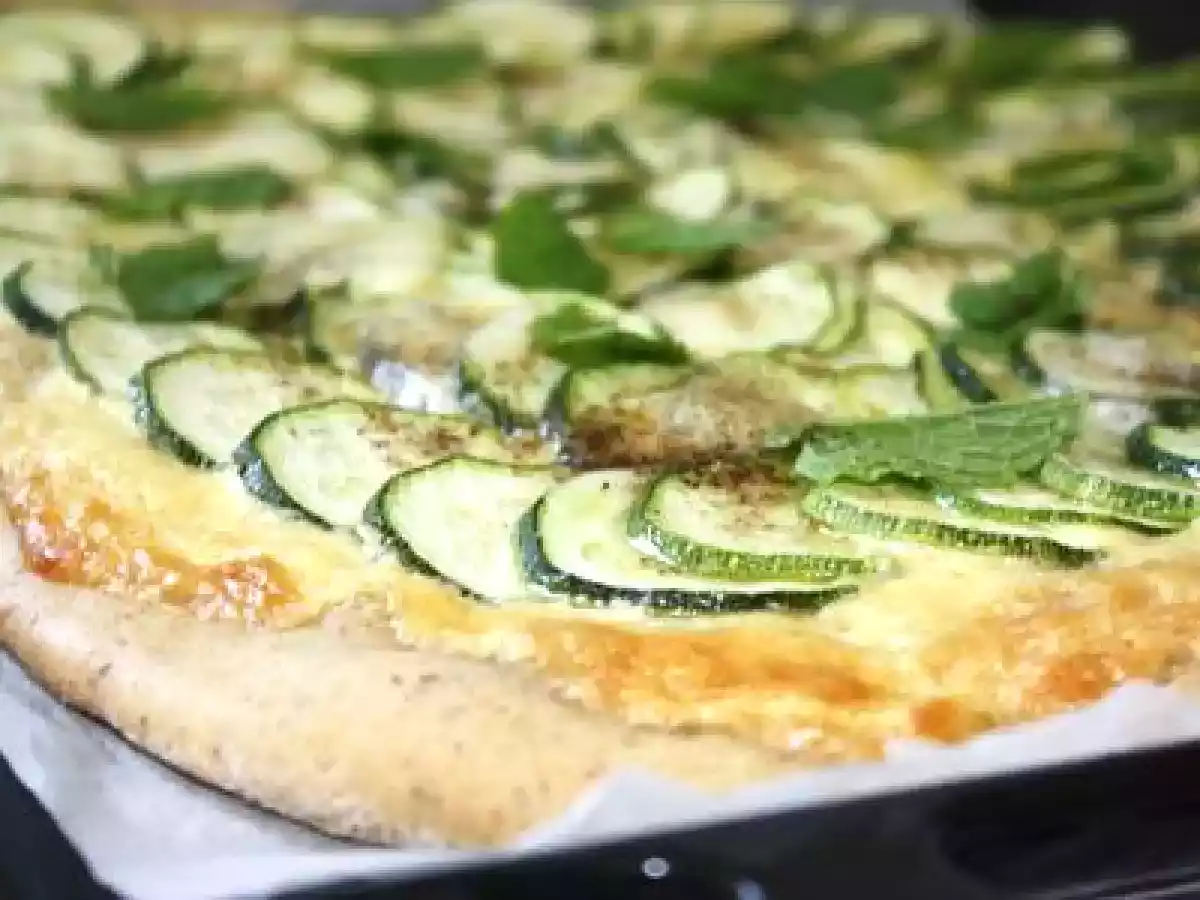 Pizza sucré-salé courgette-emmental