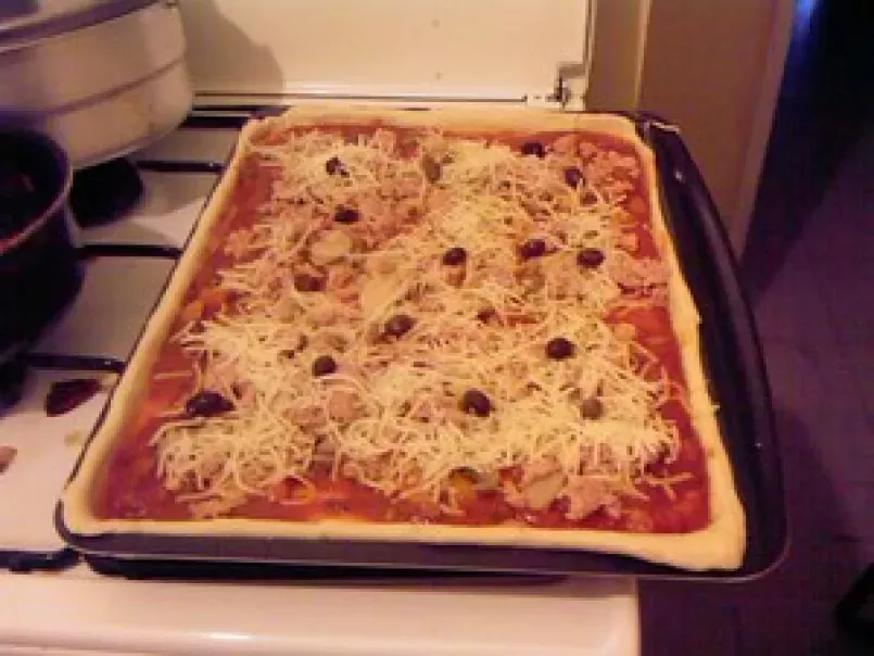 Pizza thon, champignon, poivrons
