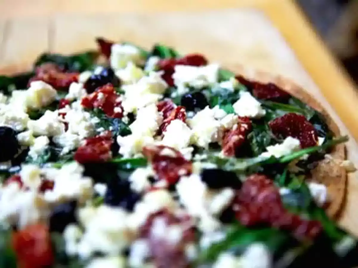 Pizza verte aux tomates séchées et Feta