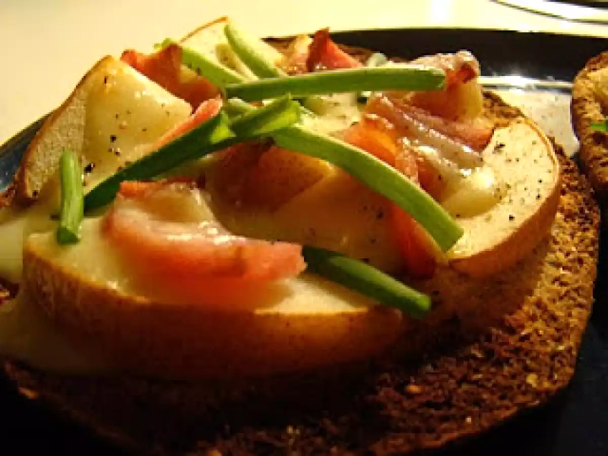 Pizzettes poires-bacon-fromage