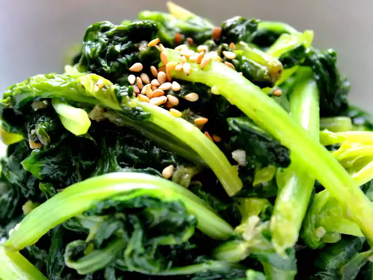 Poêlée d’Epinard Sauce de Soja et Huile de Sésame