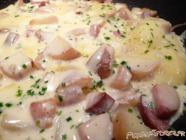 Poelee De Pommes De Terre A La Raclette Et A La Saucisse De Morteau