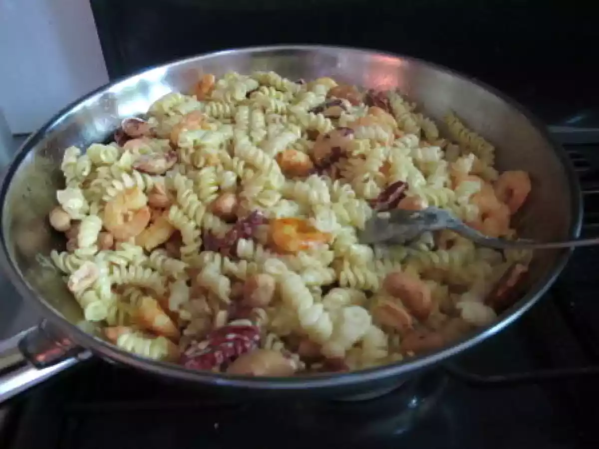 Poelée pâtes crevettes cajou