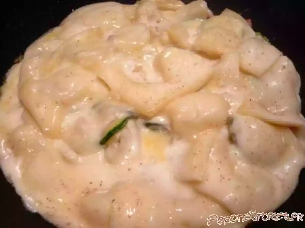 POELEE POMMES DE TERRE COURGETTE LARDONS ET RACLETTE