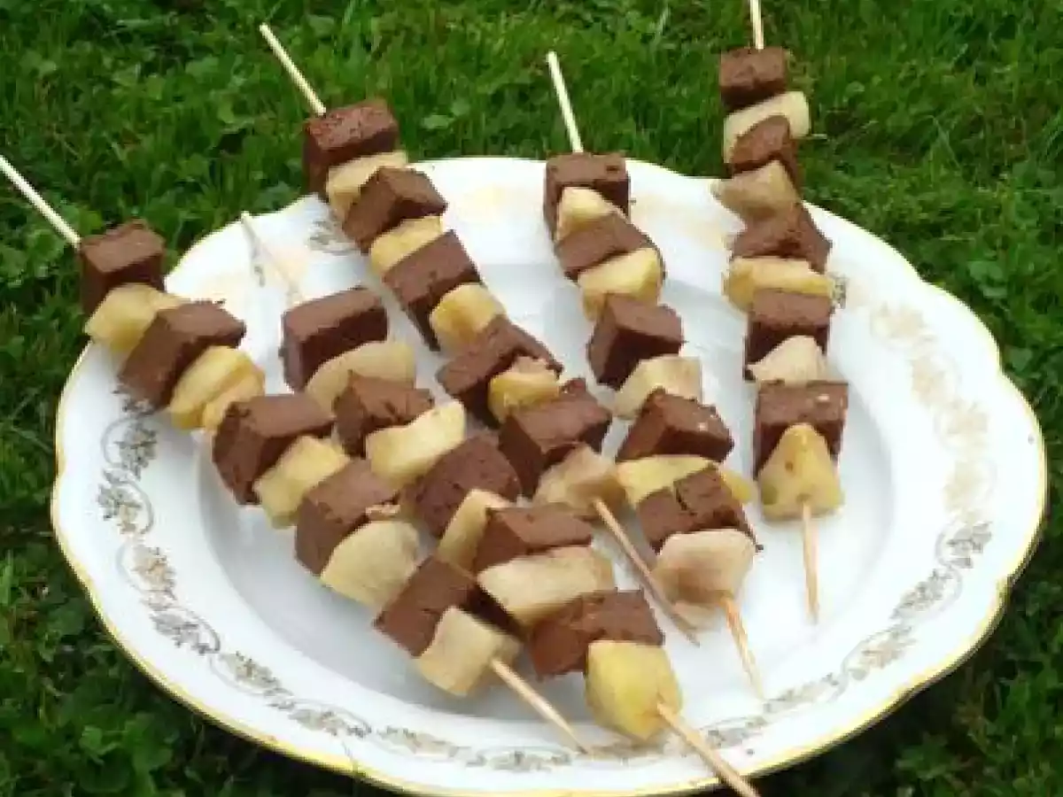 Poêlée Pommes / Poires aux épices piquées sur brochettes de fondant au chocolat