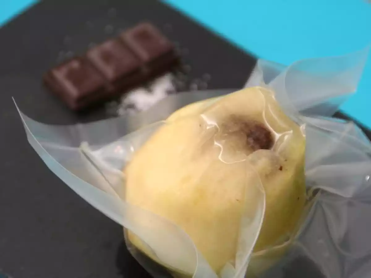 Poire cuite sous vide à juste température (80°C) pendant 30 minutes