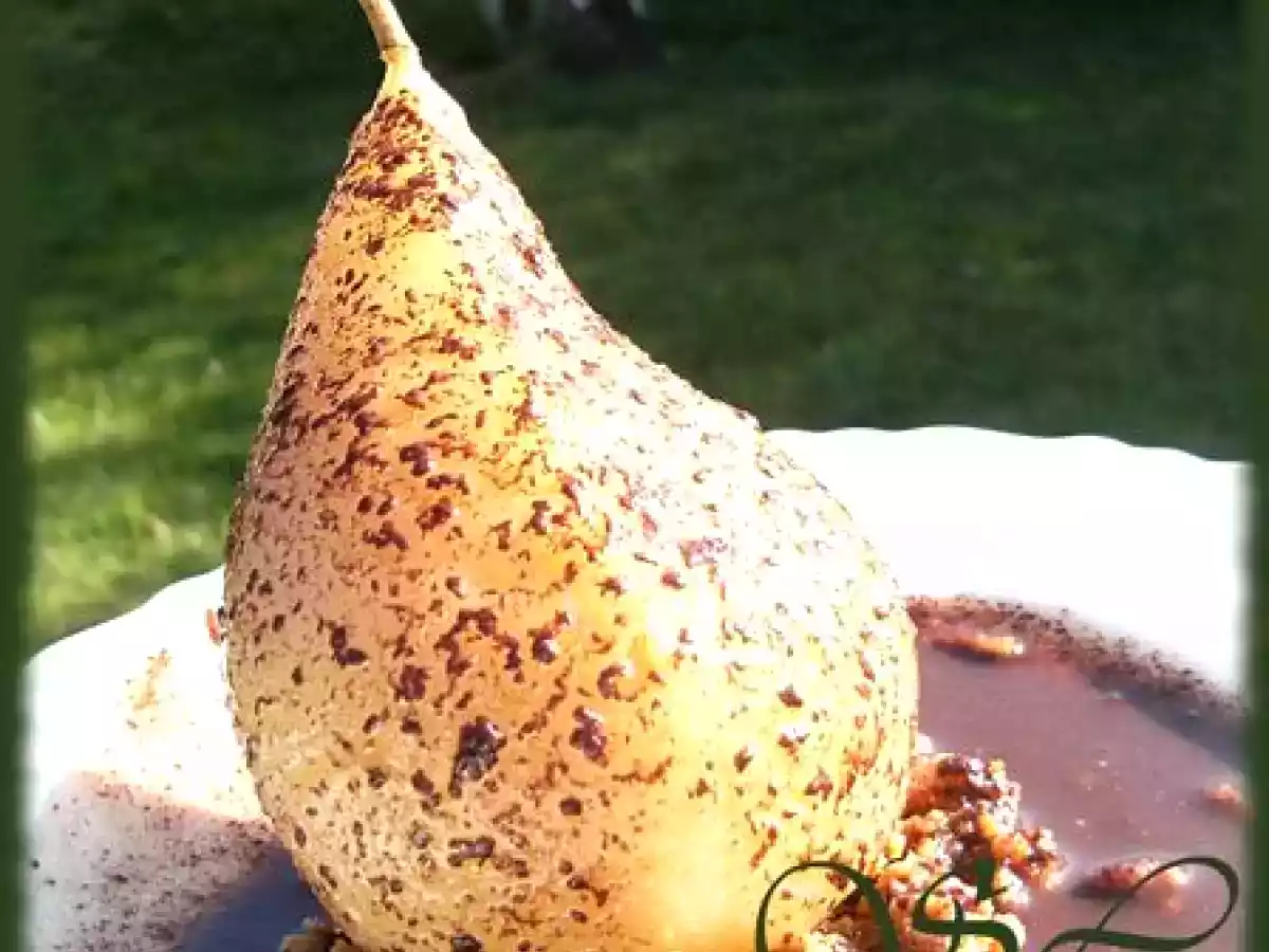 Poire fondante sur sablé aux spéculoos et sa sauce au chocolat (Roquefort ?)