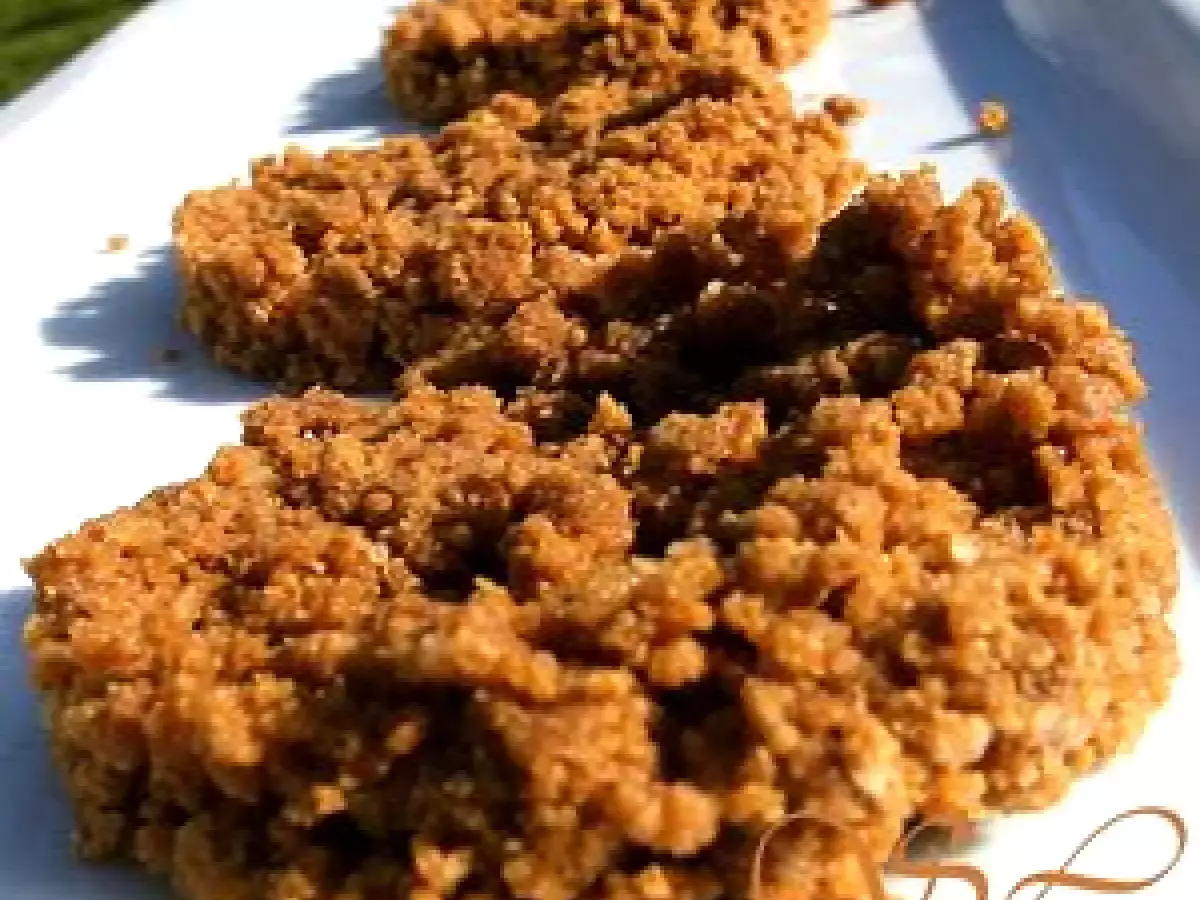 Poire fondante sur sablé aux spéculoos et sa sauce au chocolat (Roquefort ?) - photo 3