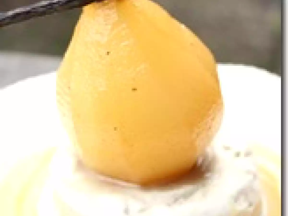 Poire Pochée aux Epices, Glace Réglisse et Caramel au Beurre Salé