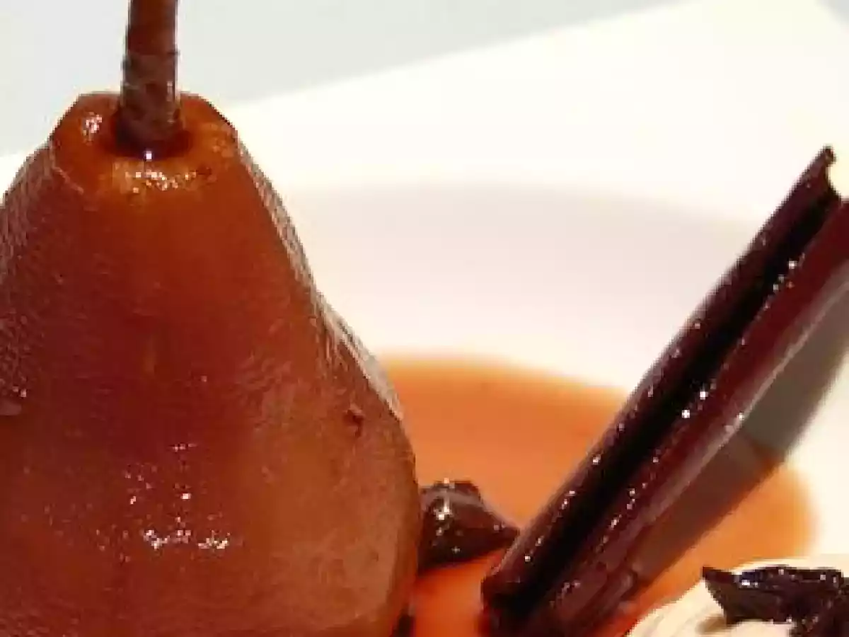 Poires pochées au jus de raisin épicé, un dessert léger, léger...