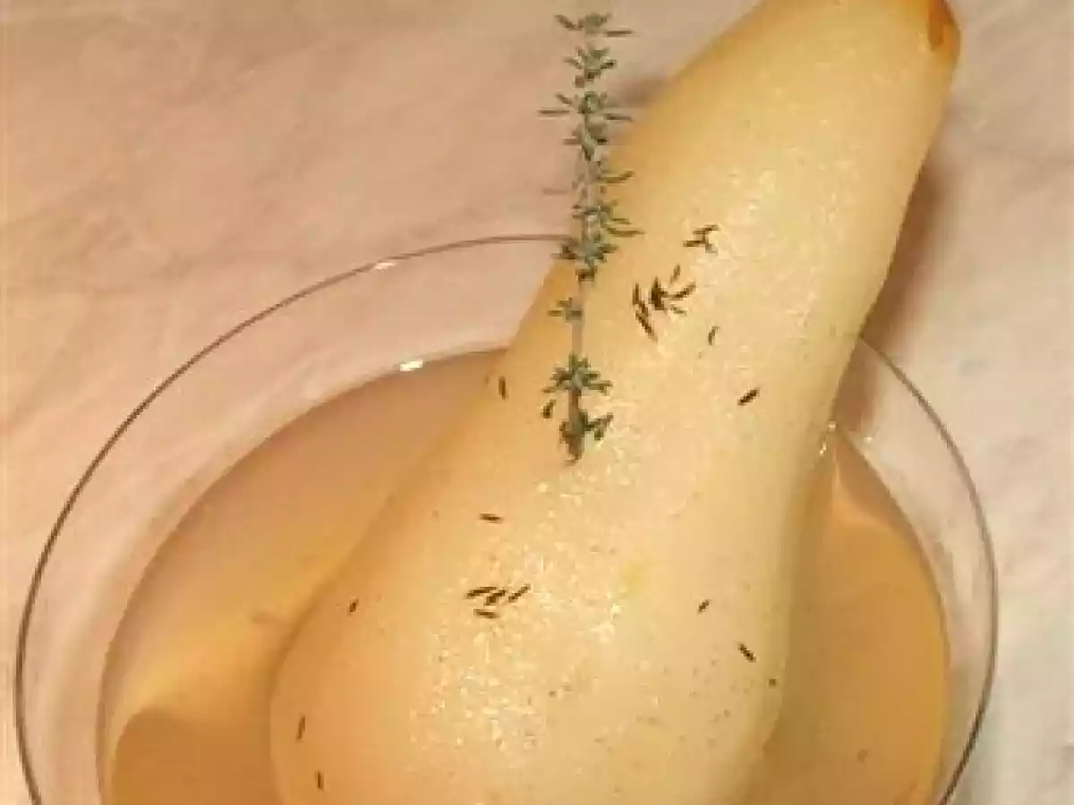Poires pochées au thym