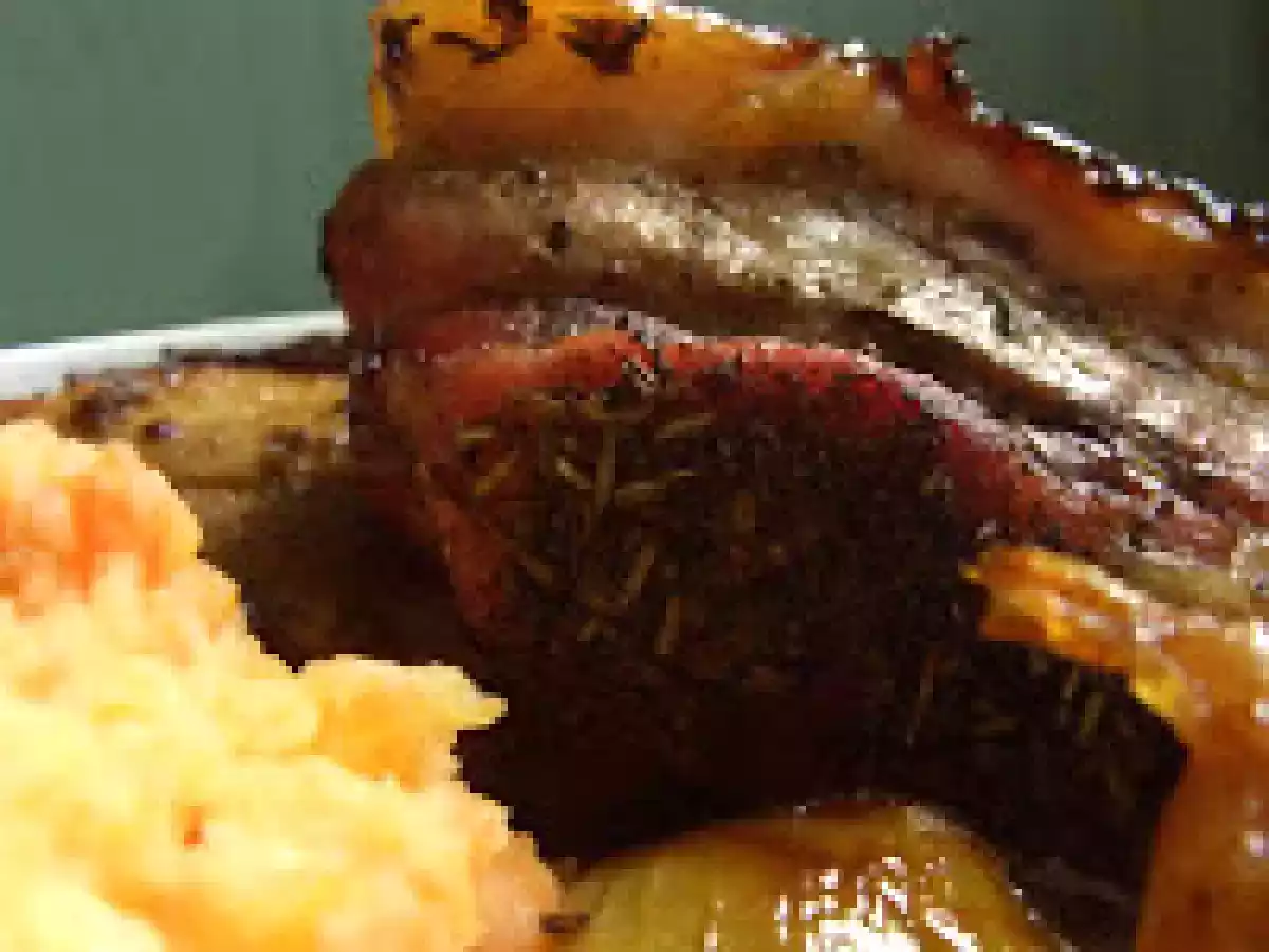 Poitrine de porc fraîche au four