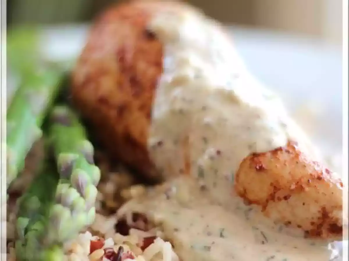 Poitrine de poulet poêlée, sauce à la crème et à l'estragon