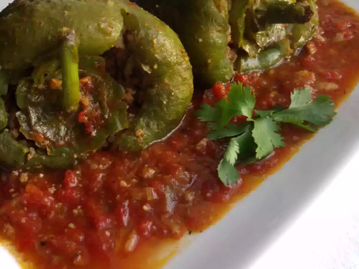 Poivrons farcis au riz et à la viande hachée