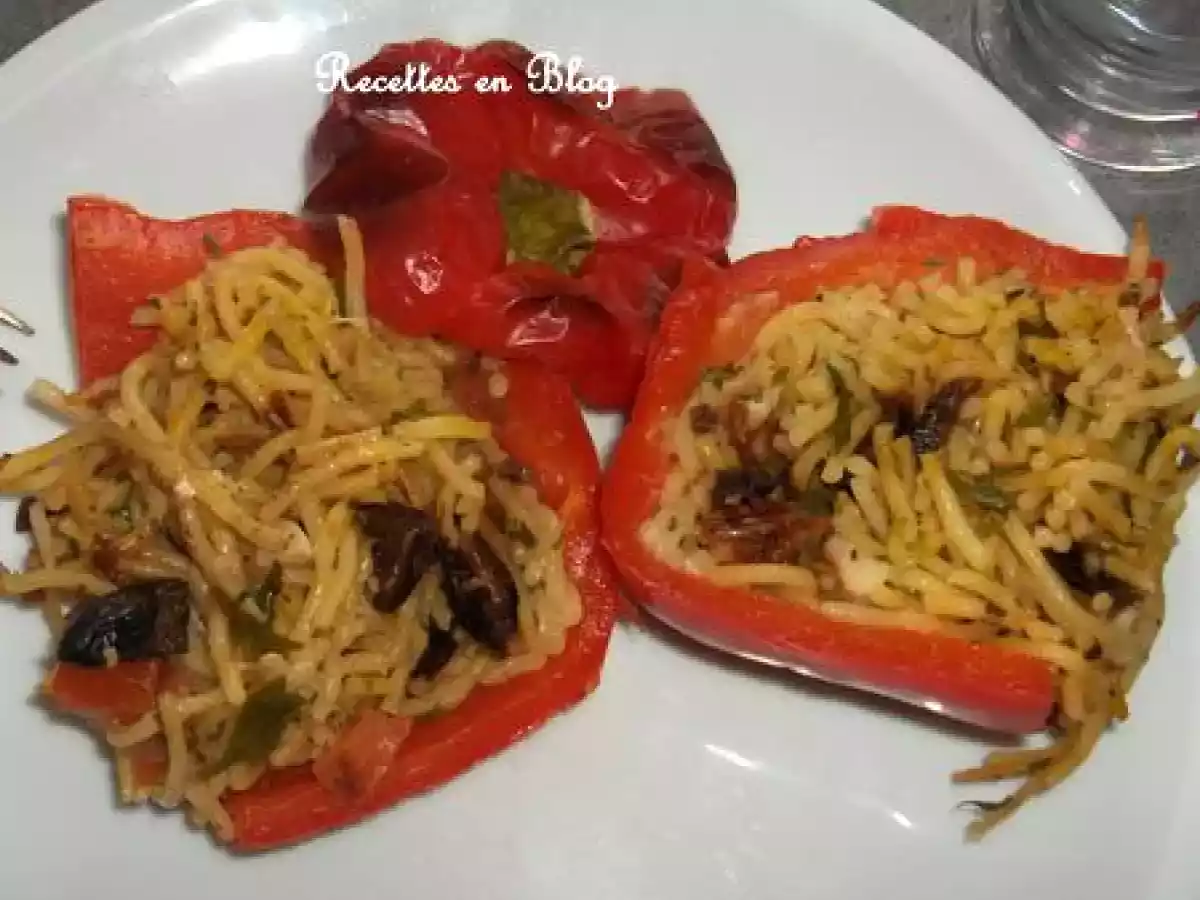 POIVRONS ROUGES FARCIS AUX SPAGHETTIS