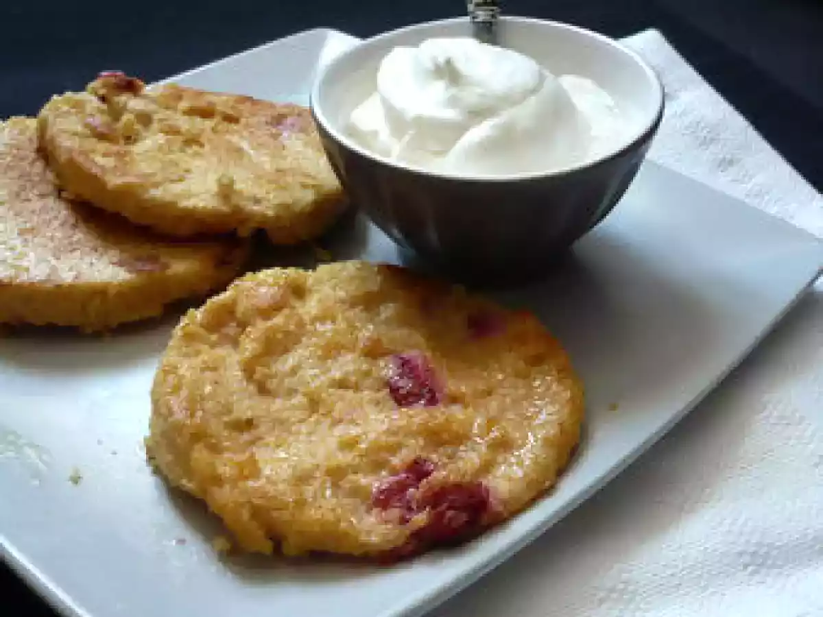Polenta de fraises et chantilly de rhubarbe