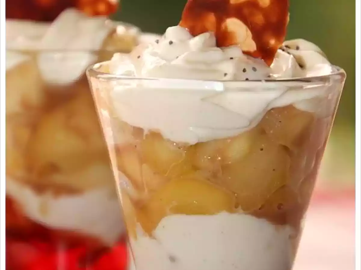 Pommes caramélisées sauce carambar et ricotta au gingembre en verrine et sa tuile carambar