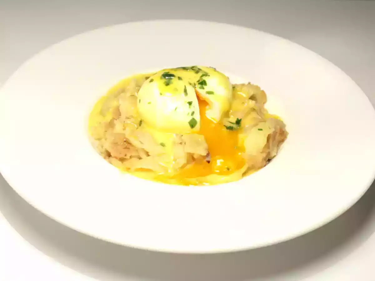Pommes de terre au chou au beurre façon Colcannon, œuf mollet & sauce hollandaise