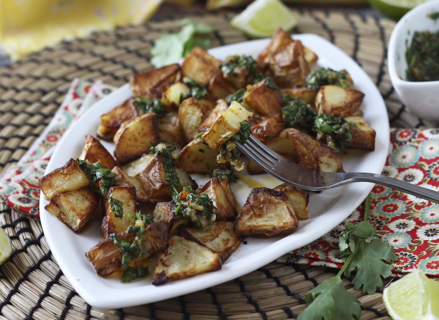 Quel Accompagnement Avec Pomme De Terre Au Four Pommes de terre au four et leur sauce chimichurri, l'accompagnement