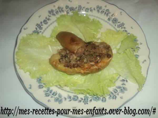 Pommes de terre au four, farcies a la viande hachée