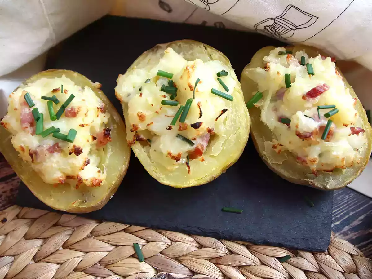 Pommes de terre au four farcies aux lardons et fromage - photo 5