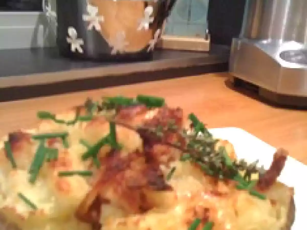 POMMES DE TERRE CAMPAGNARDE AU FOUR FARCIES AU CANTAL - photo 2