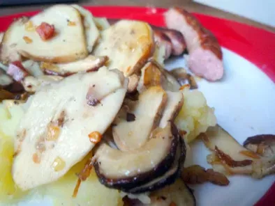 Pommes de terre écrasées aux cèpes et... saucisses grillées!, photo 2