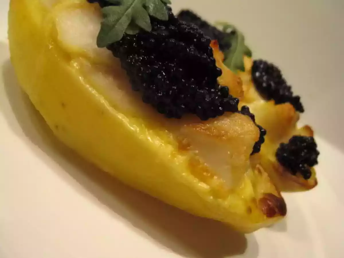 Pommes de terre farcies au cabillaud et oeufs de poissons