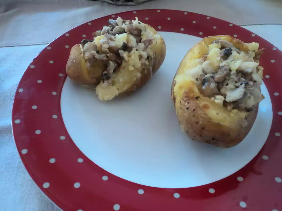 Pommes de terre farcies au colin et aux champignons