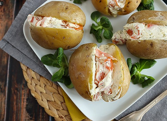 Pommes de terre farcies au saumon fumé et fromage frais - Les Recette