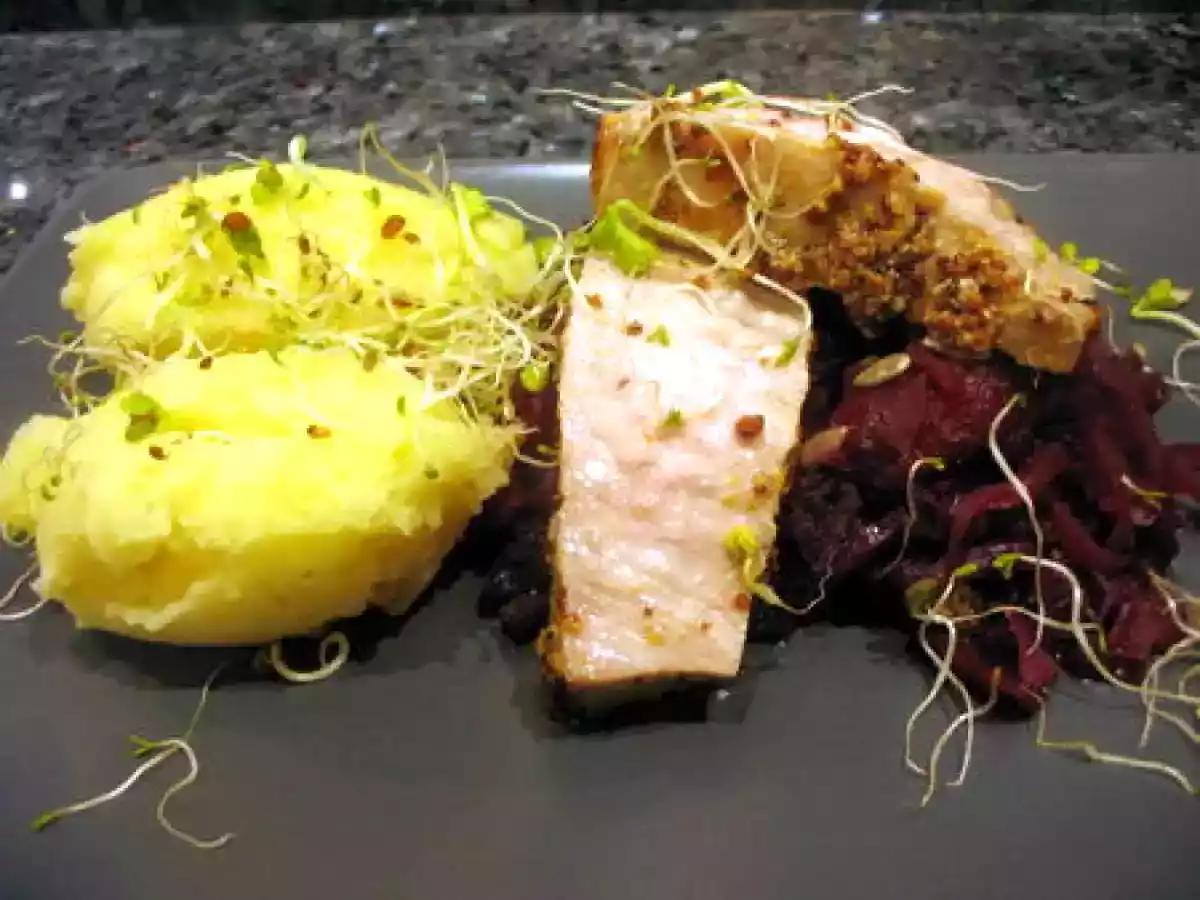 Porc à la moutarde et chou rouge braisé aux poires et au gingembre