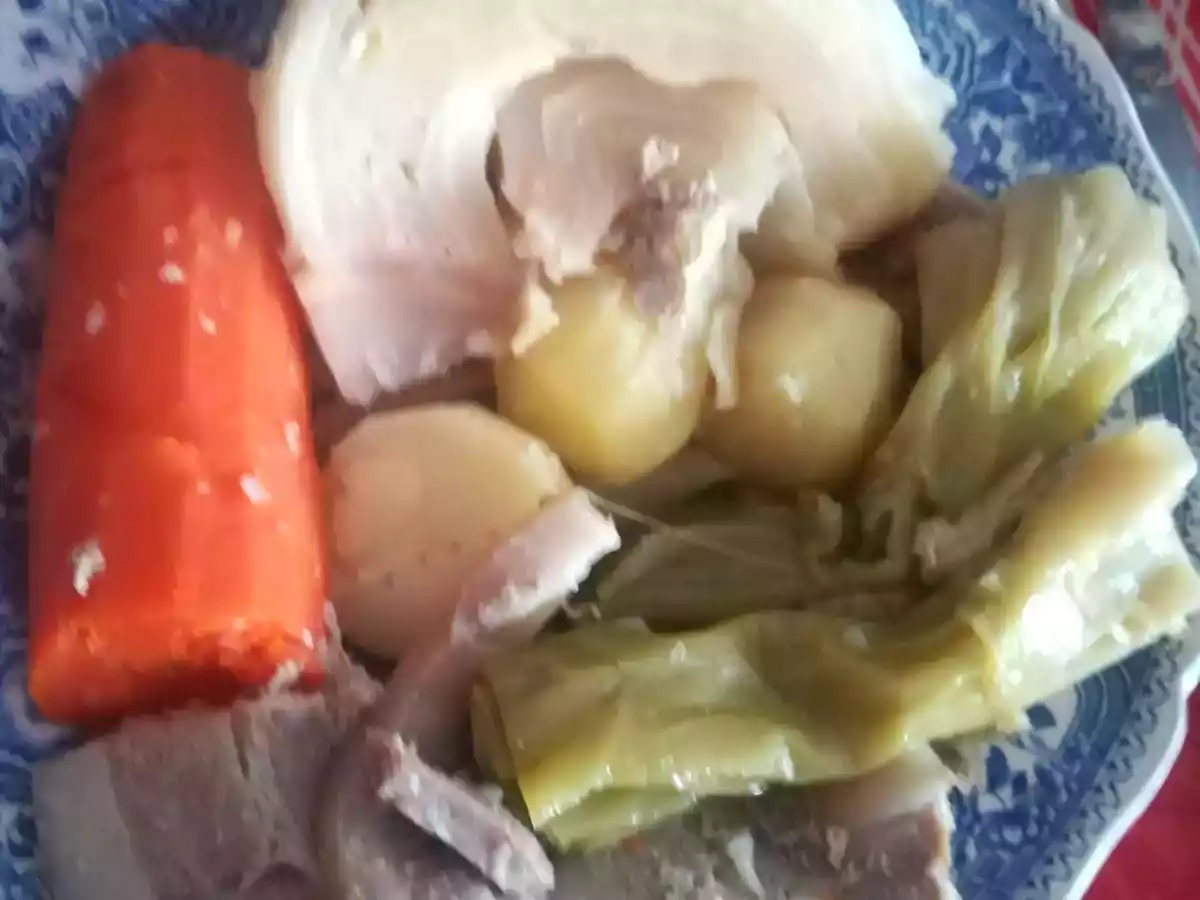 Pot au feu à la poitrine de porc fumé