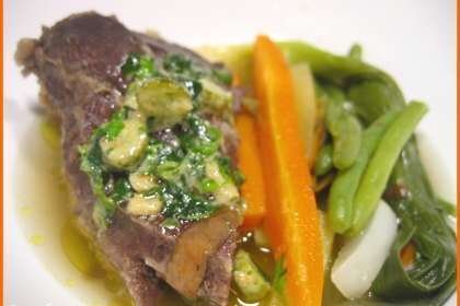 Pot au feu de joue de boeuf aux epluchures de legumes - Recette Ptitchef
