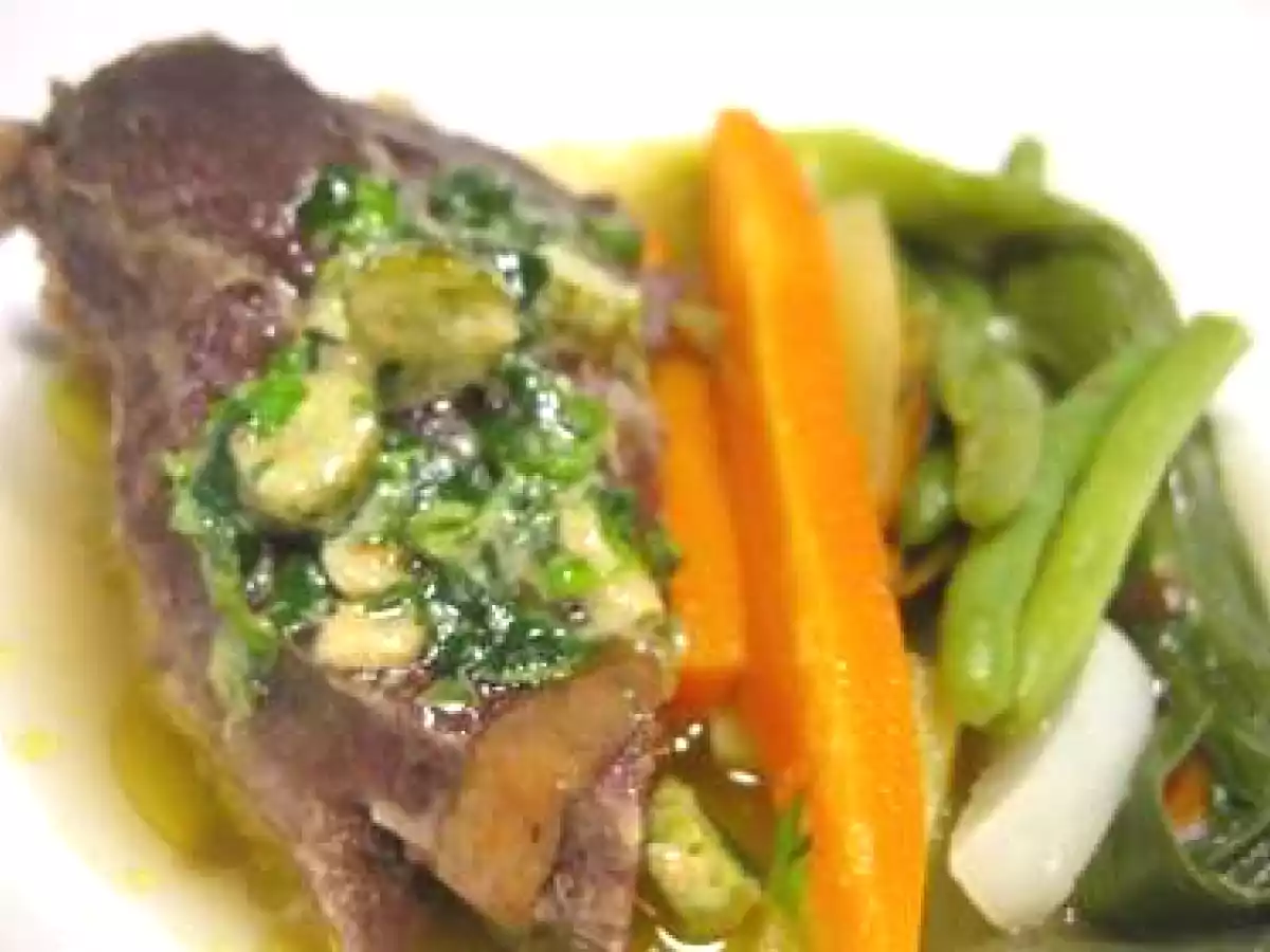 POT AU FEU DE JOUE DE BOEUF AUX EPLUCHURES DE LEGUMES