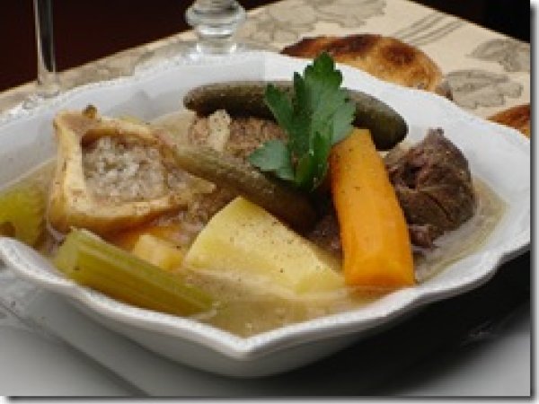 Pot au feu gourmand aux os à moelle - Recette Ptitchef
