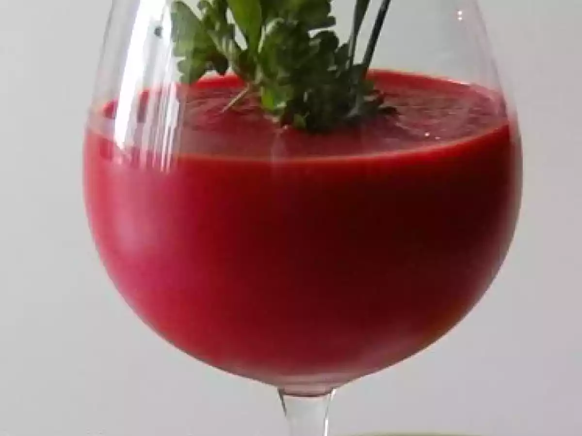 Potage à la tomate et à la betterave, 100% rouge, à servir chaud ou froid