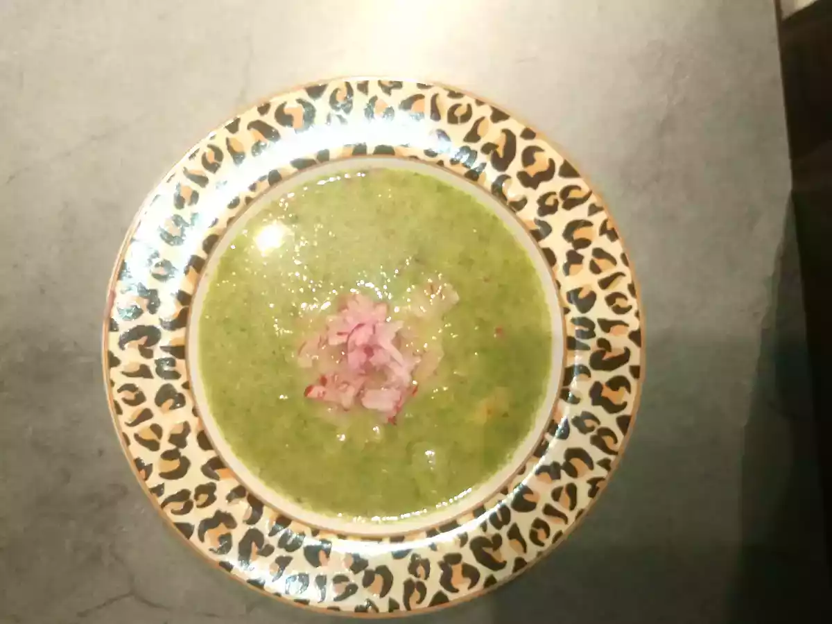Potage aux fanes de radis et lardons