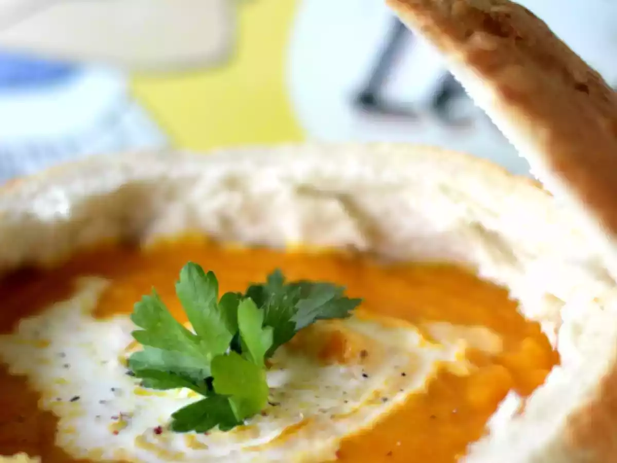 Potage aux légumes dans sa soupière en pain - photo 2