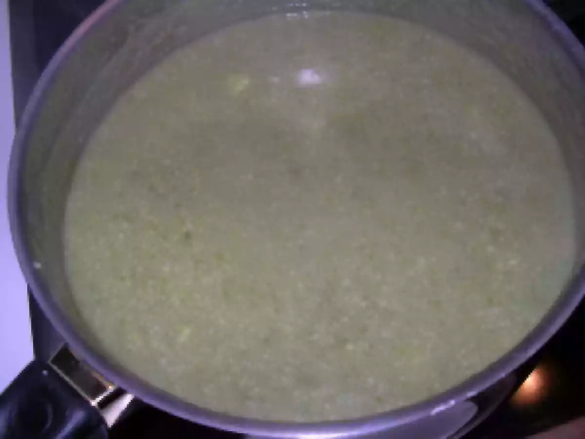 Potage aux tiges d'oignons primeurs et au reblochon