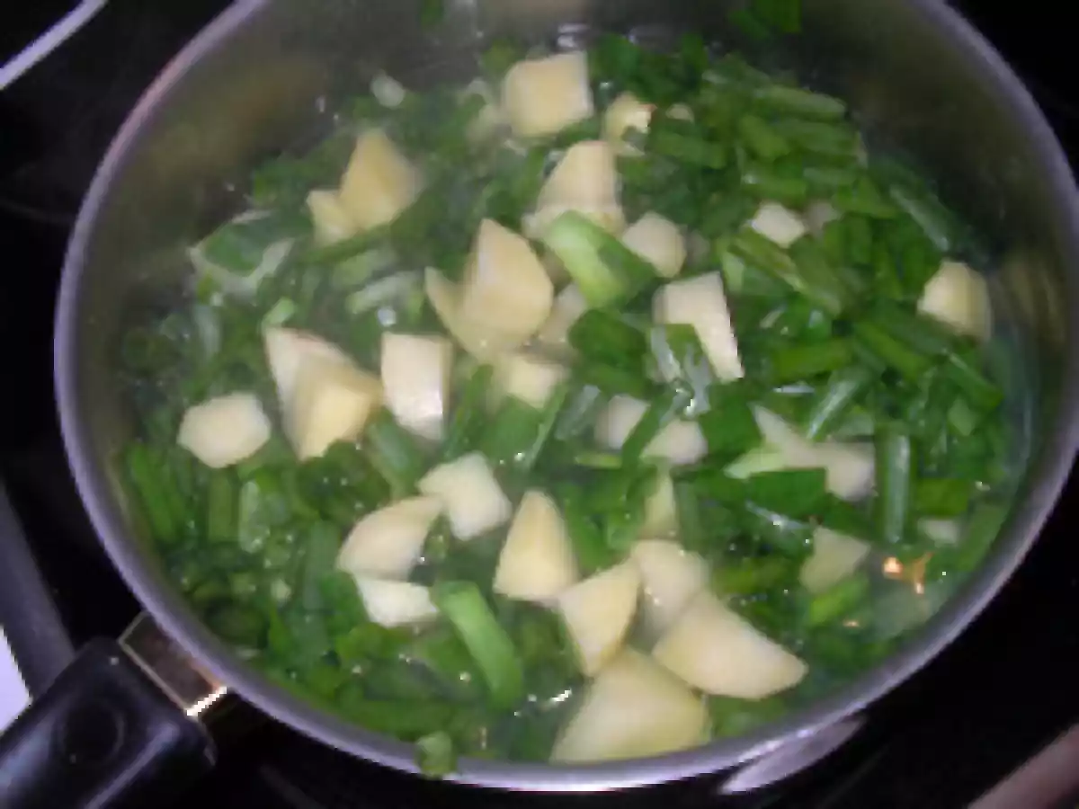 Potage aux tiges d'oignons primeurs et au reblochon - photo 2