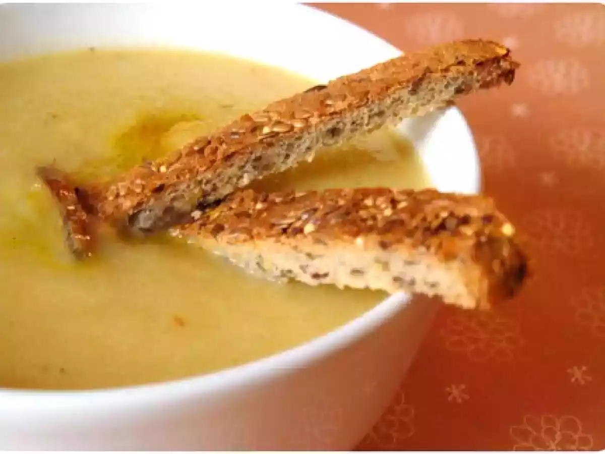 Potage de navet aux dattes et au cari